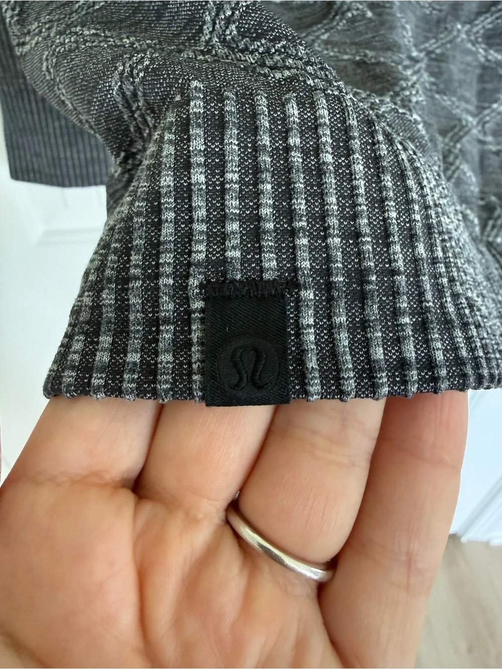 Lululemon Rest Less Pullover Heathered Black Gray Diamond Jacquard Knit Top 6